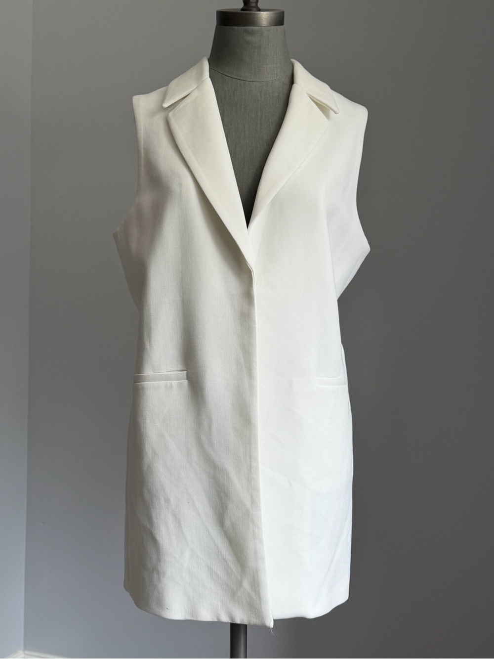 Katherine Barclay White/Ivory Longline Sleeveless White Tailored Blazer Vest - Picture 2 of 10